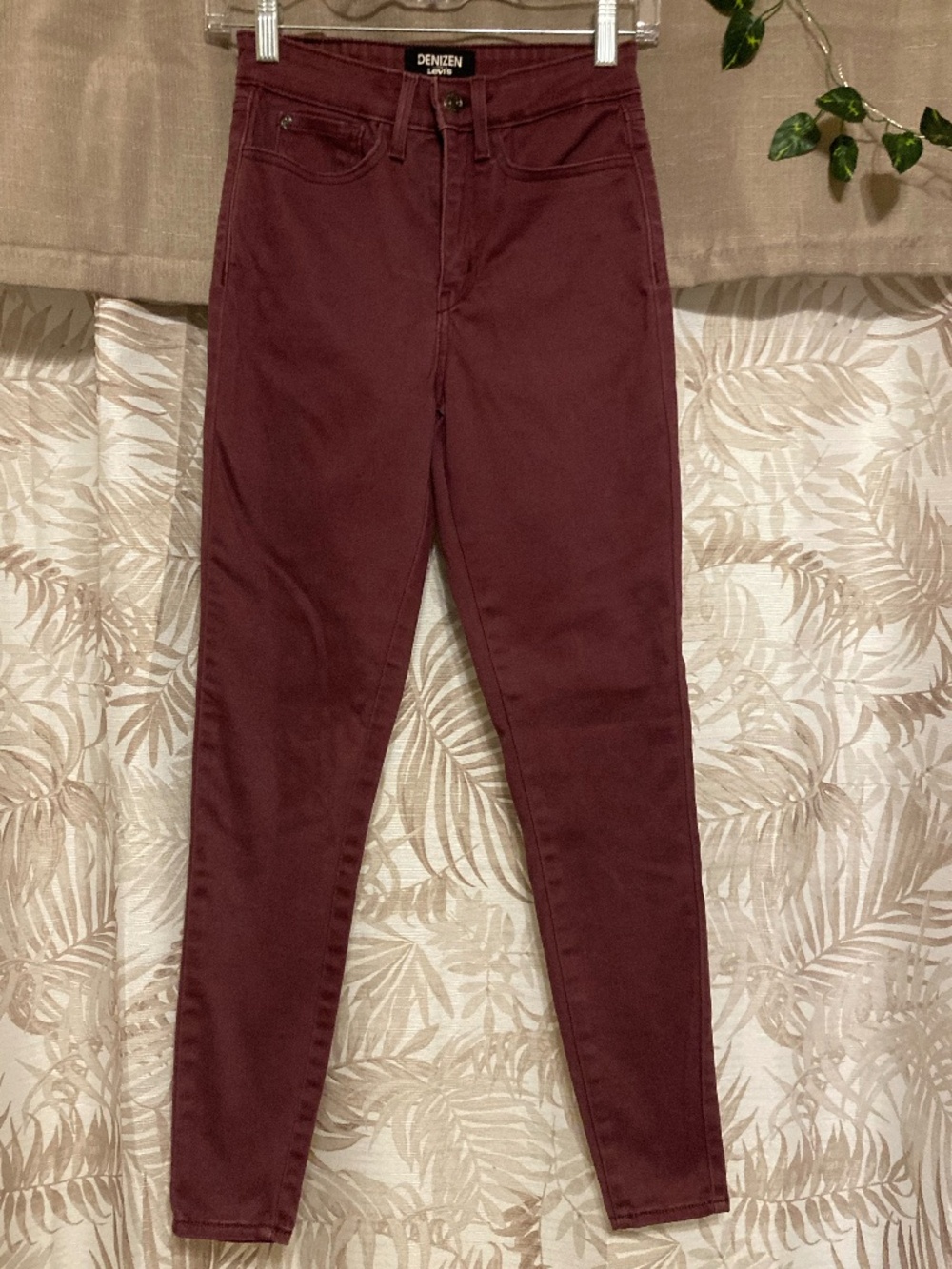 Denizen from Levis High Rise Super Shaping Skinny Jeans Burgundy Size 4 W 27